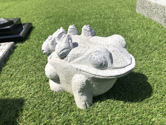 庭のカエル 石像 カエル 石像 意味 大谷石細工のカエル ルーツは弘法大師